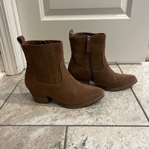 Universal threads western style bootie